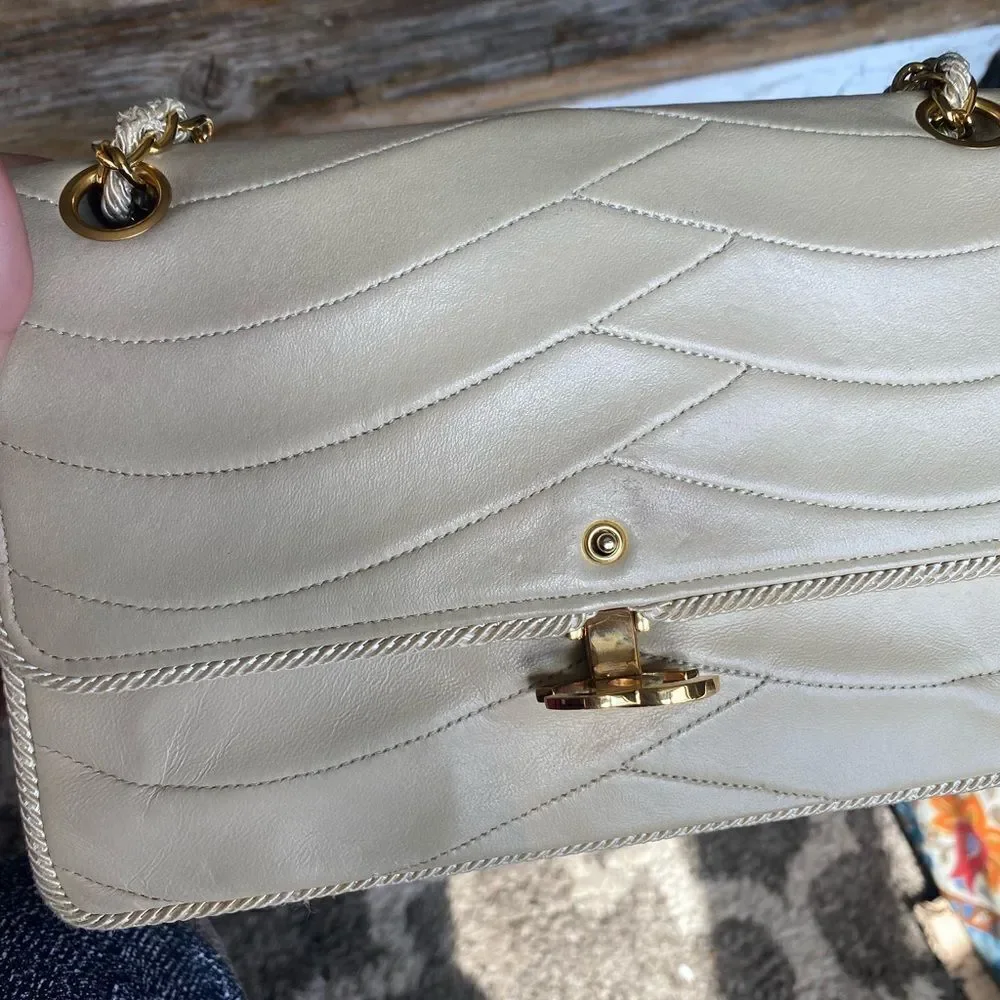 Vintage CHANEL Lambskin Cross Body Bag Cream / Gold Hardware